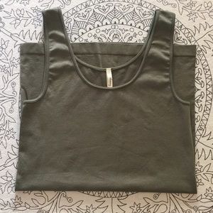 NWOT Olive skinnytees Scoop-Neck Layering Tank, OS